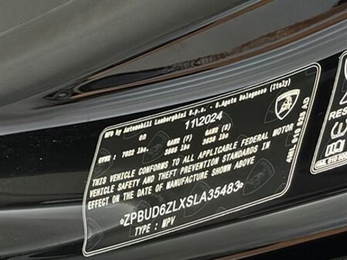 Used 2025 Lamborghini Urus SE AWD/4WD image 19