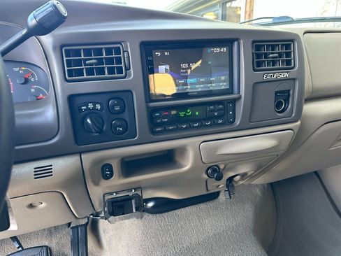 Used 2005 Ford Excursion Limited image 24