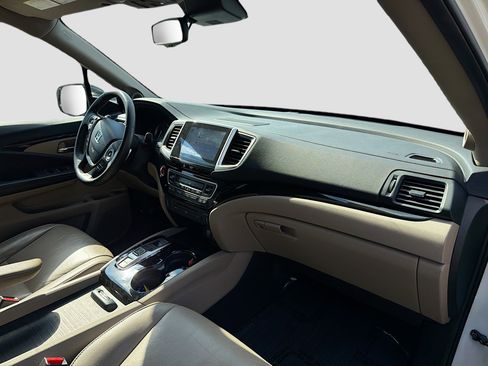 Used 2016 Honda Pilot Touring image 14