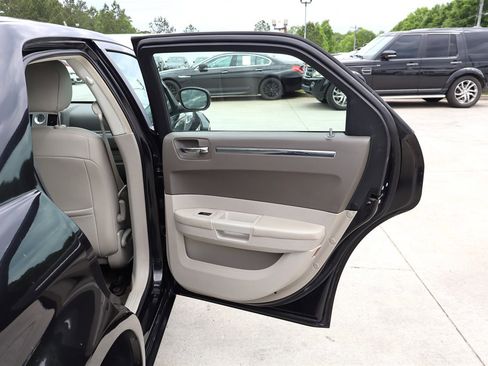 Used 2008 Chrysler 300 Touring RWD image 29