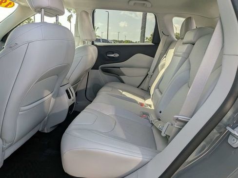 Used 2019 Jeep Cherokee Limited w/ Technology Group FWD image 15