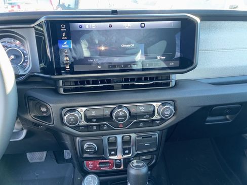 Used 2025 Jeep Wrangler Sport image 15