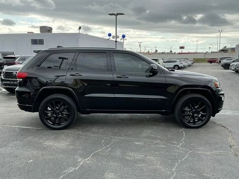 Used 2020 Jeep Grand Cherokee Altitude image 2