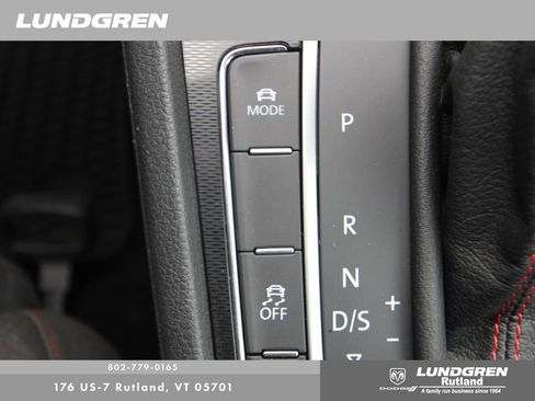 Used 2017 Volkswagen Golf 4-Door FWD image 24