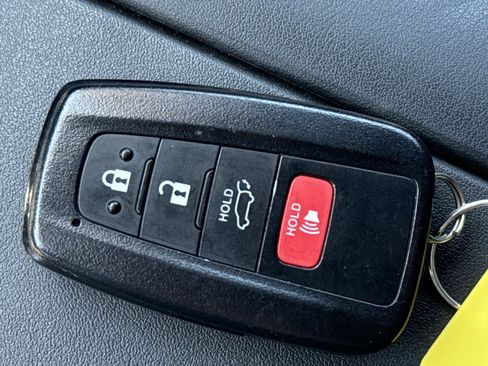 Used 2021 Toyota Highlander XSE AWD/4WD image 31