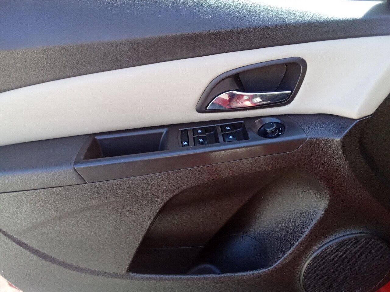 Used 2014 Chevrolet Cruze LT w/ RS Package FWD image 9