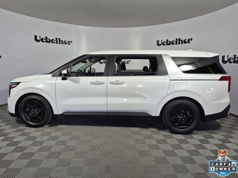 Used 2025 Kia Carnival FWD image 4