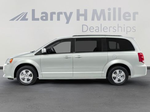 Used 2015 Dodge Grand Caravan American Value Package w/ UConnect Hands-Free Group image 3
