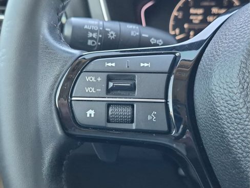 Certified 2025 Honda Pilot Touring image 13