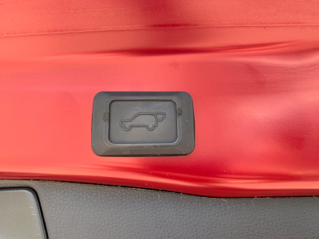 Used 2022 Toyota RAV4 XLE Premium FWD image 8