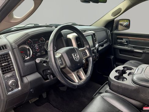 Used 2017 RAM 1500 Laramie AWD/4WD image 18