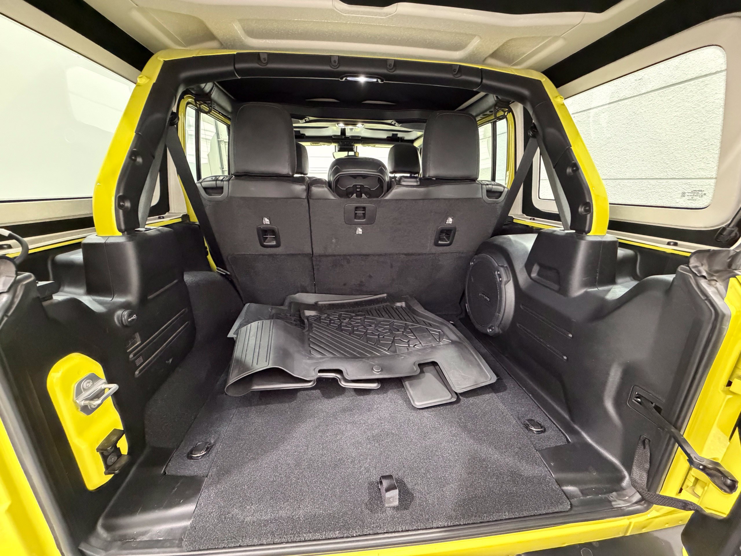 Used 2022 Jeep Wrangler Unlimited Rubicon AWD/4WD image 24