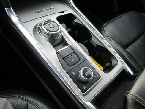 Used 2020 Ford Explorer XLT w/ Equipment Group 202A image 28