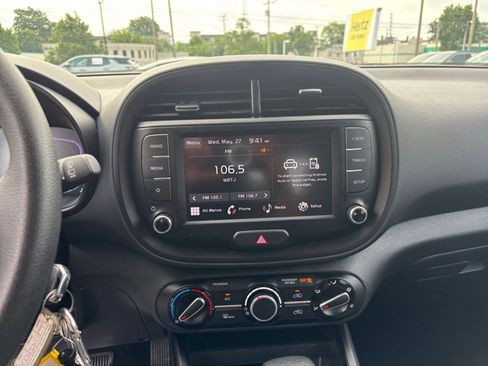 Used 2025 Kia Soul LX w/ LX Technology Package FWD image 21
