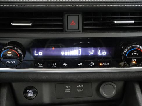 Used 2025 Nissan Rogue SV AWD/4WD image 19