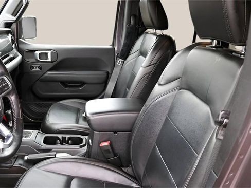 Used 2020 Jeep Wrangler Unlimited Sahara image 12