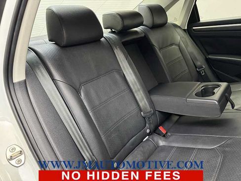 Used 2017 Volkswagen Passat 1.8T SE FWD image 19