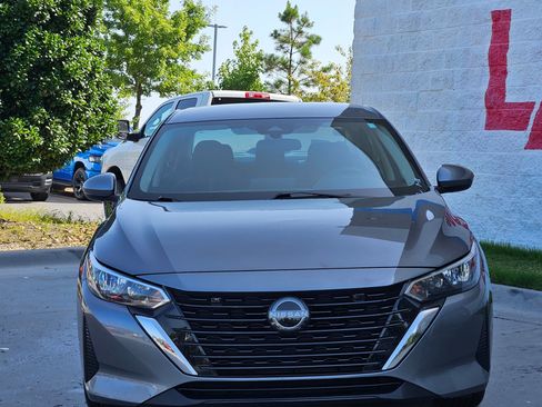 Used 2024 Nissan Sentra SV FWD image 2