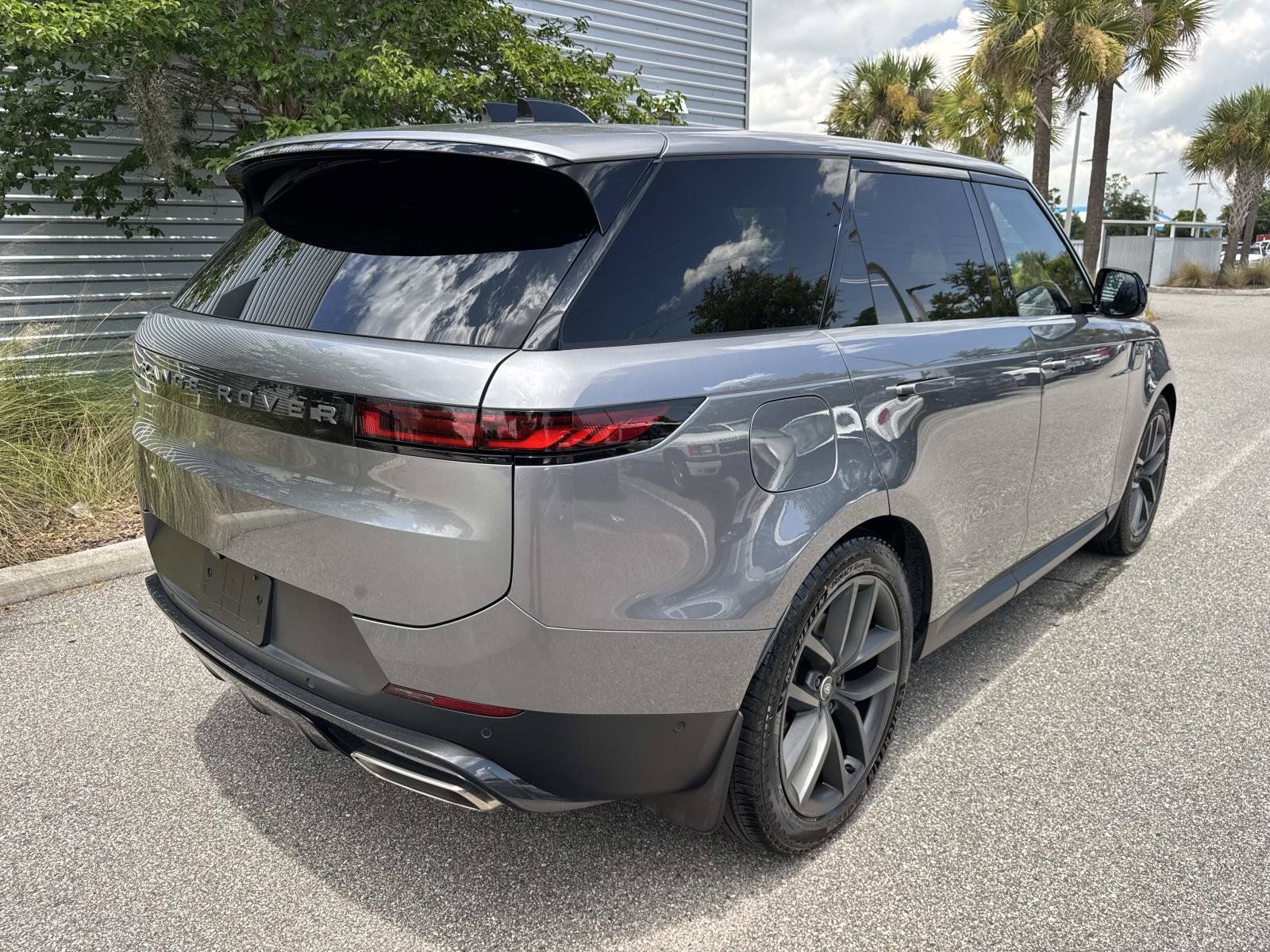 Certified 2025 Land Rover Range Rover Sport SE AWD/4WD image 6