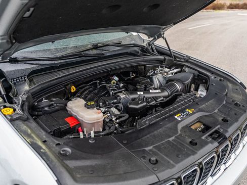 Used 2024 Jeep Grand Cherokee Limited image 18