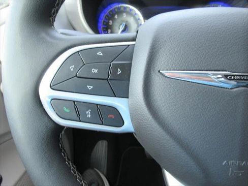 Certified 2024 Chrysler Pacifica Touring-L FWD image 20