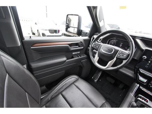 Used 2025 GMC Sierra 1500 Denali w/ Denali Reserve Package AWD/4WD image 8