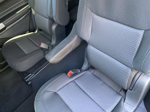 Used 2024 Ford Explorer XLT RWD image 37