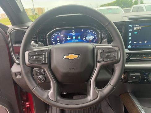 Used 2025 Chevrolet Silverado 1500 High Country w/ Technology Package AWD/4WD image 17