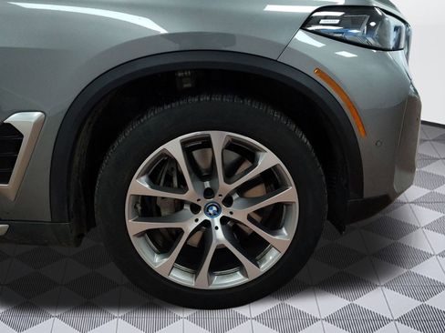 Used 2025 BMW X5 xDrive50e image 11