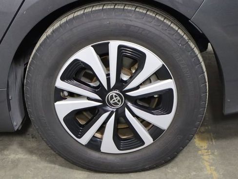 Used 2019 Toyota Prius Prime Premium FWD image 40