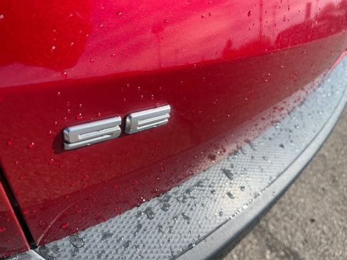 Used 2021 Ford Escape SE w/ SE Sport Appearance Package image 24