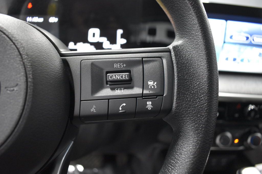 Used 2025 Nissan Kicks SV AWD/4WD image 27
