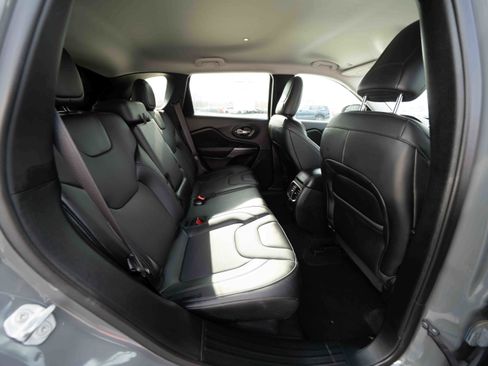 Used 2022 Jeep Cherokee Latitude Lux image 25