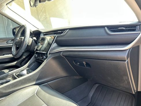 Used 2023 Jeep Grand Cherokee L Limited RWD image 16