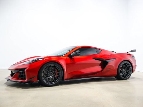 Used 2025 Chevrolet Corvette Z06 w/ Z07 Performance Package RWD image 12