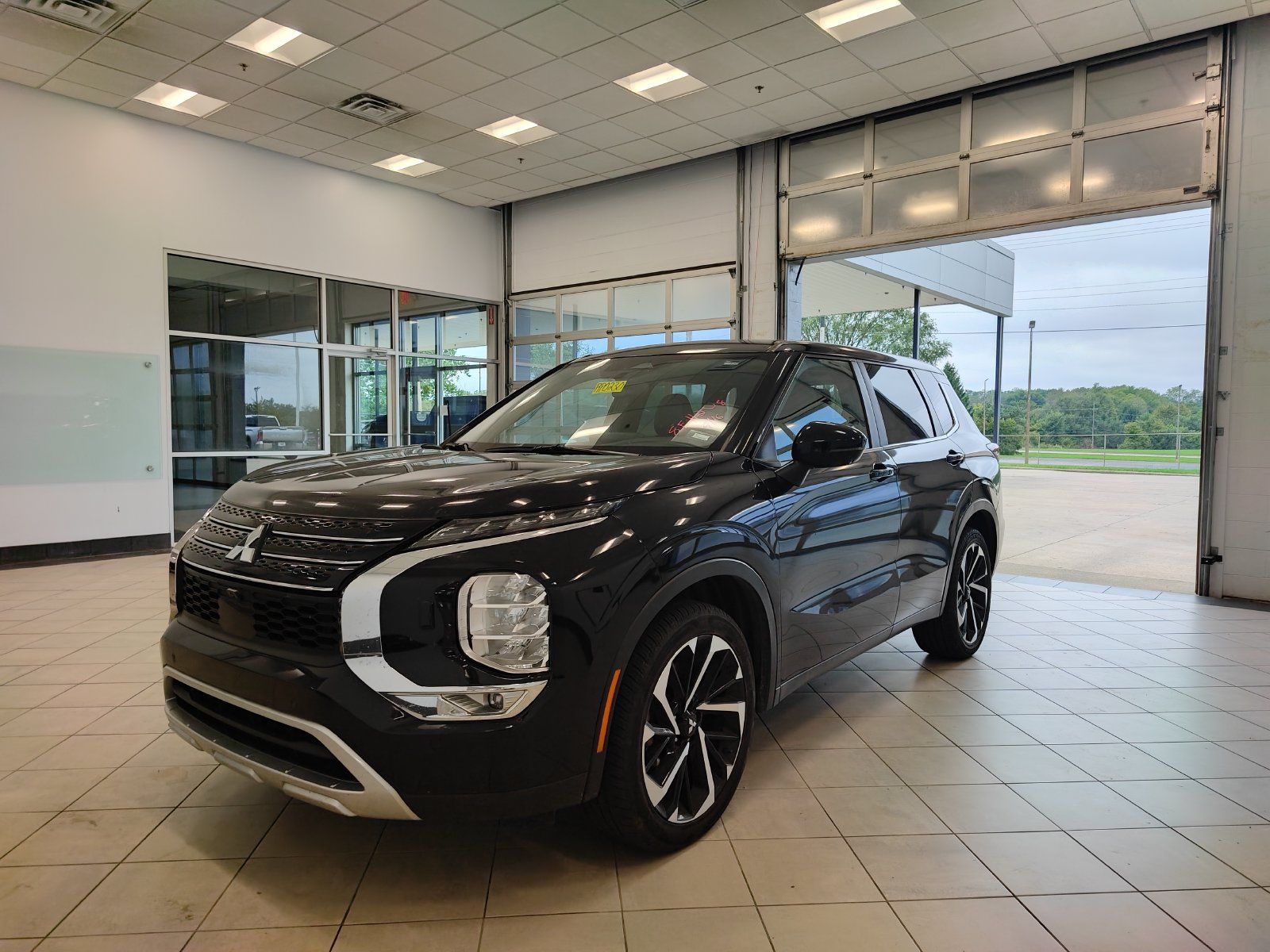 Used 2024 Mitsubishi Outlander SE Black Edition AWD/4WD image 7