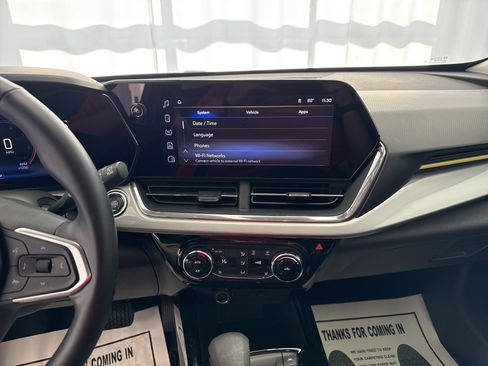 Used 2025 Chevrolet Trax LT w/ Driver Confidence Package image 11