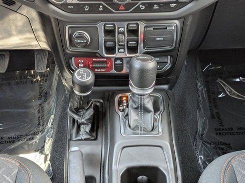 New 2026 Jeep Gladiator Mojave w/ Safety Group image 19