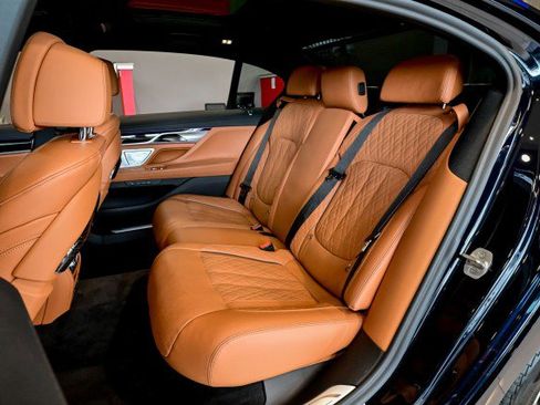 Used 2022 BMW 750i xDrive w/ Luxury Rear Seating Package AWD/4WD image 20