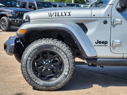 Used 2022 Jeep Gladiator Overland AWD/4WD image 9