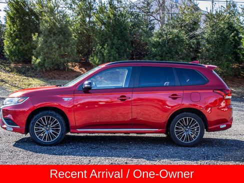 Used 2022 Mitsubishi Outlander 4WD Plug-In Hybrid image 4