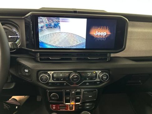 Used 2024 Jeep Wrangler Unlimited AWD/4WD image 21