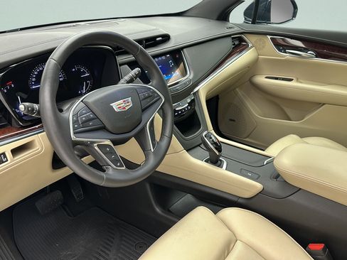 Used 2017 Cadillac XT5 Luxury w/ Driver Awareness Package FWD image 13