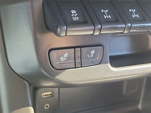 Used 2018 Chevrolet Colorado ZR2 image 11