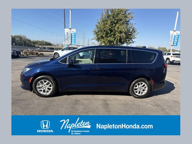 Used 2017 Chrysler Pacifica Touring FWD image 1