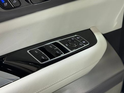 New 2026 Cadillac Vistiq Luxury w/ LPO, Floor Liner Package AWD/4WD image 20
