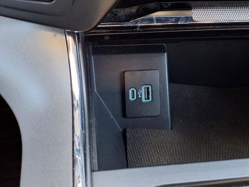 Used 2023 Ford F150 Lariat w/ Trailer Tow Package image 10