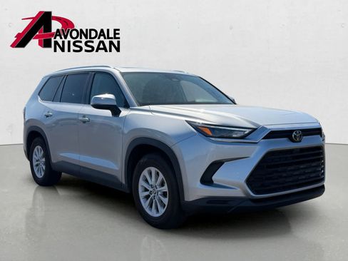 Used 2024 Toyota Grand Highlander AWD image 5