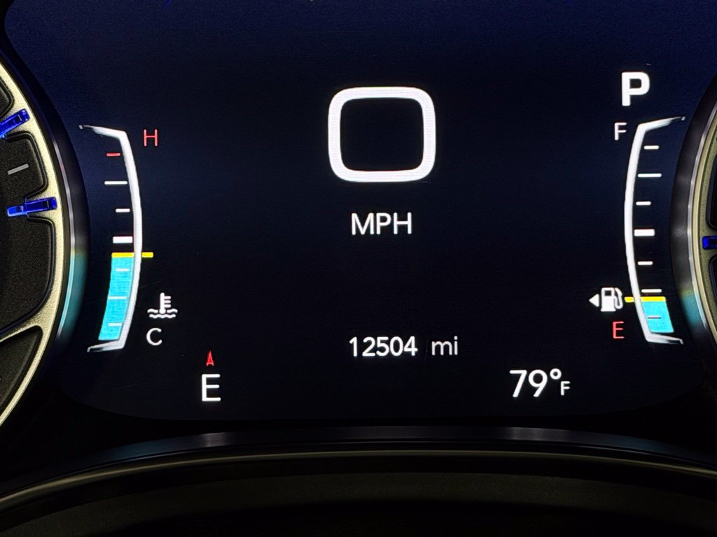 Used 2026 Chrysler Pacifica Limited FWD image 19