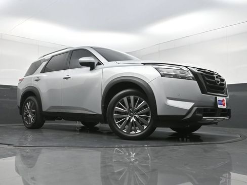Used 2024 Nissan Pathfinder SL w/ SL Premium Package FWD image 27
